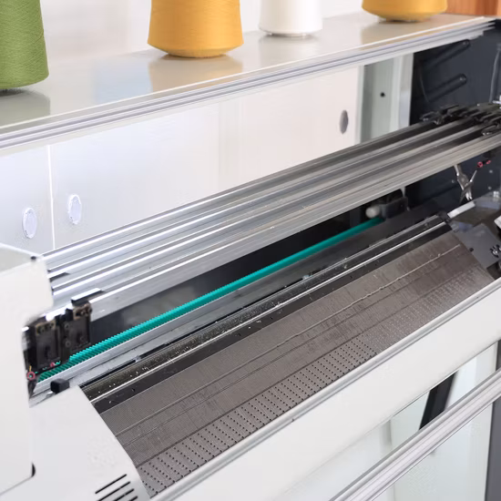 Máquina de confecção de malhas lisa de camisola totalmente automático de alta velocidade automatizada